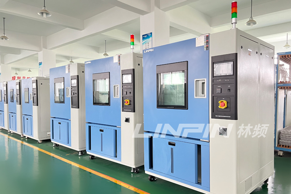 高低溫試驗(yàn)箱助力產(chǎn)品應(yīng)對(duì)極端溫度挑戰(zhàn)